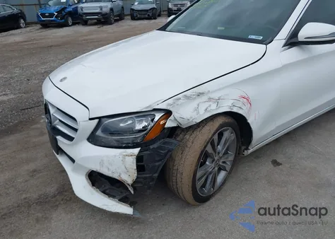 2018 Mercedes-Benz C 300 4Matic из США, поврежденный, VIN 55SWF4KB2JU281346